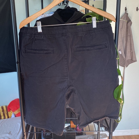 Black Hollister 9” Jogger Shorts - Picture 2 of 4
